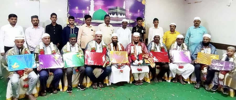 ಕೊಪ್ಪಳದಲ್ಲಿ ಉಮ್ರಾ ಯಾತ್ರೆಯಿಂದ ಇತ್ತೀಚೆಗೆ ಮರಳಿದವರಿಗೆ ಸನ್ಮಾನಿಸಲಾಯಿತು