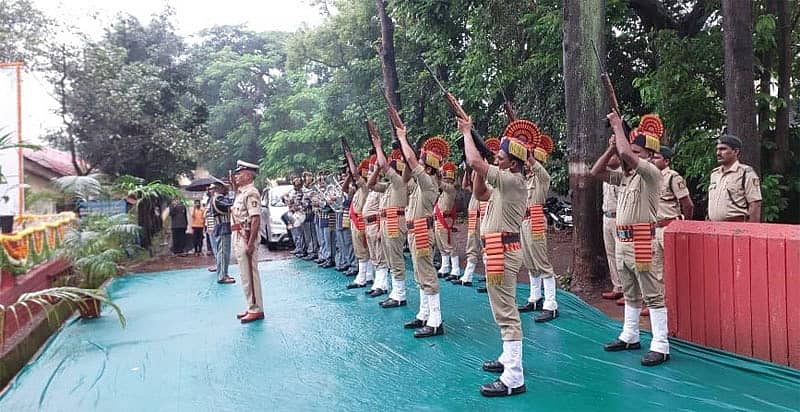 ಬೆಳಗಾವಿಯಲ್ಲಿ ಭಾನುವಾರ ‘ರಾಷ್ಟ್ರೀಯ ಅರಣ್ಯ ಹುತಾತ್ಮರ ದಿನಾಚರಣೆ’ ಅಂಗವಾಹಗಿ ಪೊಲೀಸರು ಗಾಳಿಯಲ್ಲಿ ಗುಂಡು ಹಾರಿಸಿದರು