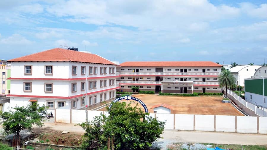 ದೊಡ್ಡಬಳ್ಳಾಪುರದ ಬಾಶೆಟ್ಟಿಹಳ್ಳಿಯಲ್ಲಿ ₹8 ಕೋಟಿ ವೆಚ್ಚದಲ್ಲಿ ನಿರ್ಮಿಸಲಾಗಿರುವ ಎಜಾಕ್ಸ್ ಸರ್ಕಾರಿ ಪಬ್ಲಿಕ್ ಸ್ಕೂಲ್