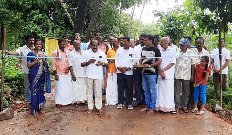 ಅಭಿವೃದ್ಧಿಪಡಿಸಲಾದ ರಸ್ತೆಗಳನ್ನು ಶಾಸಕ ಲಾಲಾಜಿ ಆರ್.ಮೆಂಡನ್ ಉದ್ಘಾಟಿಸಿದರು