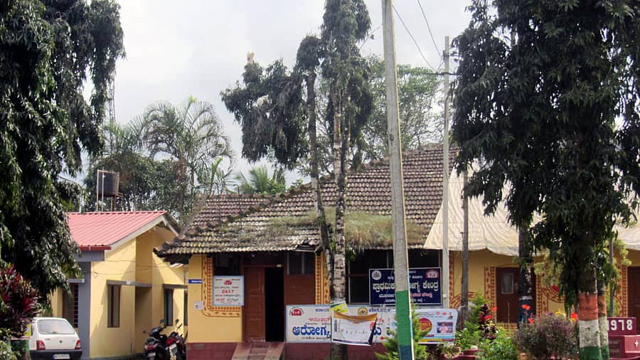 ನಾಪೋಕ್ಲು ಸಮೀಪದ ಮೂರ್ನಾಡಿನ ಪ್ರಾಥಮಿಕ ಆರೋಗ್ಯ ಕೇಂದ್ರ.