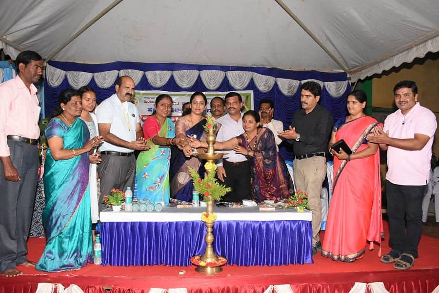ಮೈಸೂರಿನ ಕುವೆಂಪುನಗರದಲ್ಲಿರುವ ಹಿಂದುಳಿದ ವರ್ಗಗಳ ಕಲ್ಯಾಣ ಇಲಾಖೆಯ ಮಹಿಳಾ ಹಾಸ್ಟೆಲ್ನಲ್ಲಿ ನಡೆದ ಹಳೆಯ ವಿದ್ಯಾರ್ಥಿಗಳ ಸಂಘದ ಉದ್ಘಾಟನೆಯನ್ನು ಮಹಾನಗರ ಪಾಲಿಕೆಯ ಉಪ ಆಯುಕ್ತೆ ಎಂ.ಕೆ.ಸವಿತಾ ನೆರವೇರಿಸಿದರು
