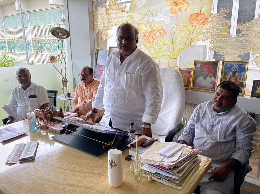 ಪ್ರಧಾನಿ ಮೋದಿ ಜನ್ಮದಿನದ ಅಂಗವಾಗಿ ವಿಜಯಪುರದಲ್ಲಿ ಶುಕ್ರವಾರ ನಡೆದ ಪೂರ್ವಭಾವಿ ಸಭೆಯಲ್ಲಿ ಕರ್ನಾಟಕ ರಾಜ್ಯ ಬೀಜ ಮತ್ತು ಸಾವಯವ ಪ್ರಮಾಣನ ಸಂಸ್ಥೆ ಅಧ್ಯಕ್ಷ ವಿಜುಗೌಡ ಪಾಟೀಲ ಮಾತನಾಡಿದರು