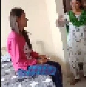 ಬಂಧಿತ ಯುವತಿಯನ್ನು ಚಂಡೀಗಡ ಹಾಸ್ಟೆಲ್ ಸಿಬ್ಬಂದಿ ವಿಚಾರಿಸುತ್ತಿರುವುದು