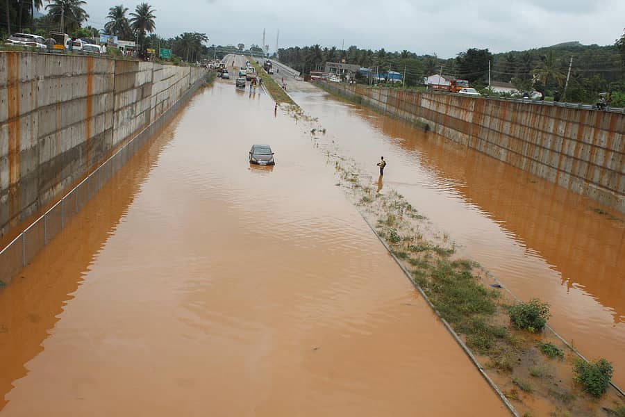 ಆಗಸ್ಟ್‌ ಅಂತ್ಯದಲ್ಲಿ ಸುರಿದ ಭಾರಿ ಮಳೆಯಿಂದಾಗಿ ರಾಮನಗರ ತಾಲ್ಲೂಕಿನ ಸಂಗನಬಸವನದೊಡ್ಡಿ ಸಮೀಪ ಅಂಡರ್‌ಪಾಸ್‌ನಲ್ಲಿ ನಿಂತ ನೀರು