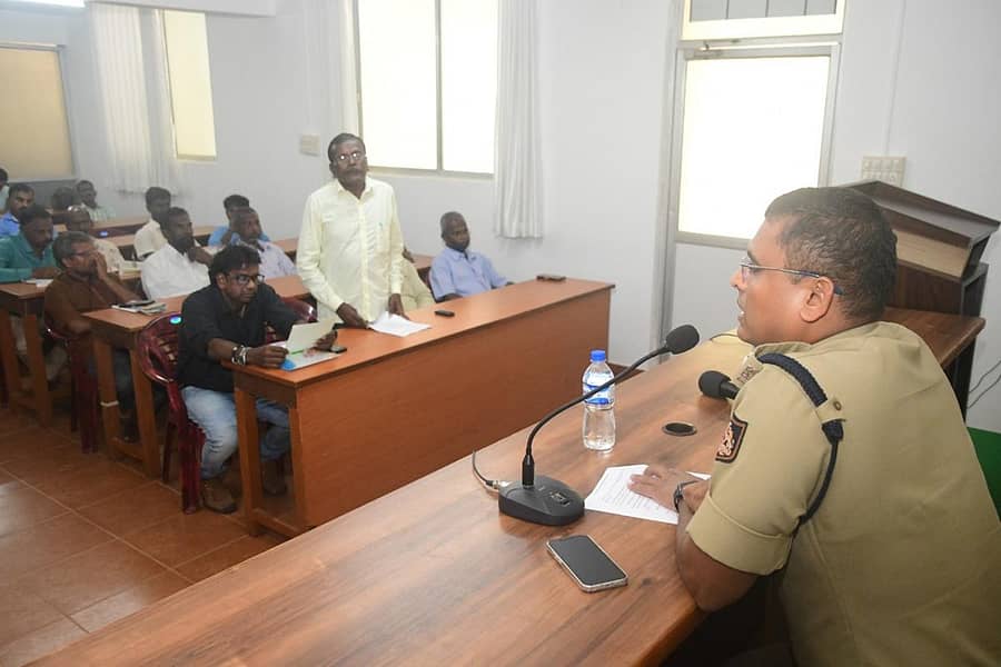 ಸಭೆಯಲ್ಲಿ ಹೃಷಿಕೇಷ್ ಸೋನಾವಣೆ ಮಾತನಾಡಿದರು