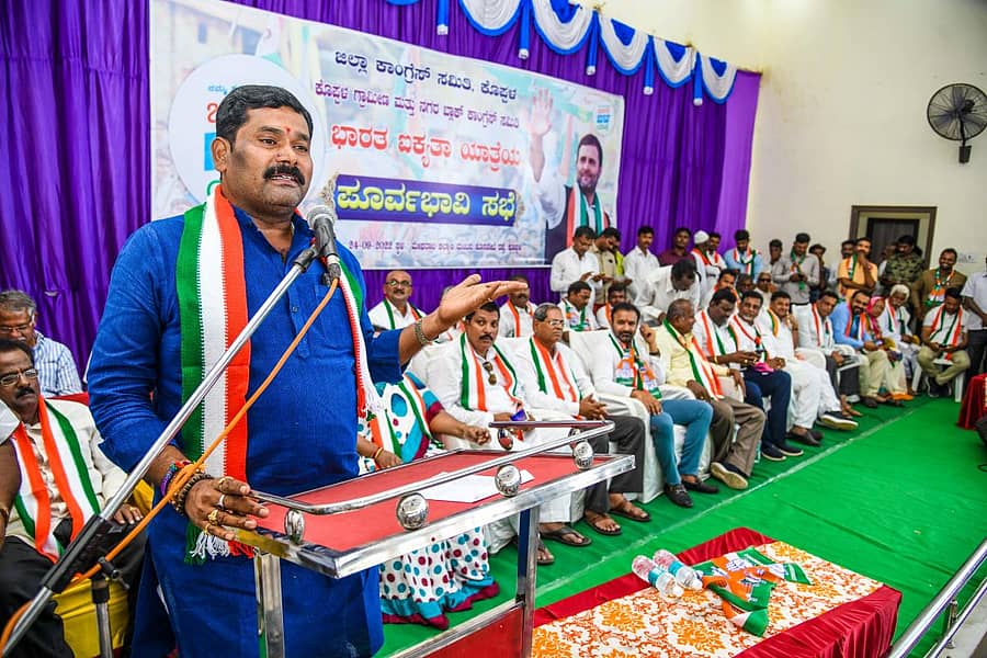 ಕೊಪ್ಪಳದಲ್ಲಿ ಶನಿವಾರ ನಡೆದ ಭಾರತ ಐಕ್ಯತಾ ಯಾತ್ರೆಯ ಪೂರ್ವಭಾವಿ ಸಭೆಯಲ್ಲಿ ಕಾಂಗ್ರೆಸ್ ಜಿಲ್ಲಾ ಘಟಕದ ಅಧ್ಯಕ್ಷ ಶಿವರಾಜ ತಂಗಡಗಿ ಮಾತನಾಡಿದರು