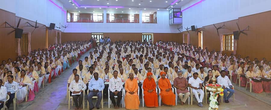 ಭಾಲ್ಕಿ ತಾಲ್ಲೂಕಿನ ಕರಡ್ಯಾಳದ ಚನ್ನಬಸವೇಶ್ವರ ಗುರುಕುಲದಲ್ಲಿ ನಡೆದ ಶಿಕ್ಷಕರ ದಿನಾಚರಣೆ ಕಾರ್ಯಕ್ರಮದಲ್ಲಿ ಶಿಕ್ಷಣ ಸಚಿವ ಬಿ.ಸಿ.ನಾಗೇಶ್ ಭಾಗವಹಿಸಿದ್ದರು. ಅನುಭವ ಮಂಟಪದ ಅಧ್ಯಕ್ಷ ಡಾ.ಬಸವಲಿಂಗ ಪಟ್ಟದ್ದೇವರು ಇದ್ದರು