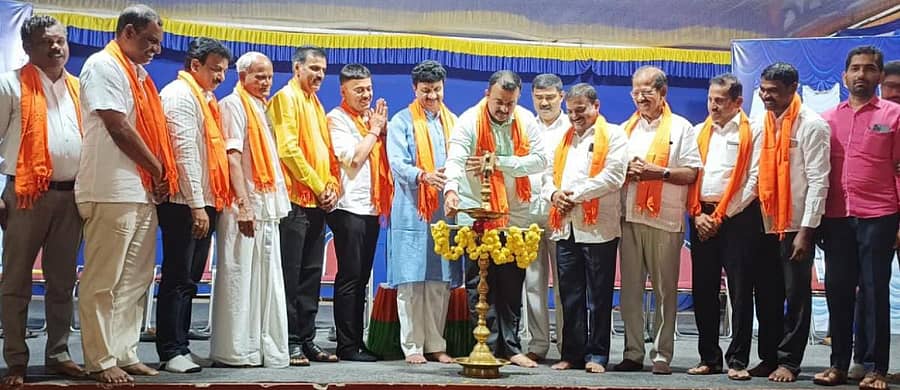 ದಕ್ಷಿಣ ಕನ್ನಡ ಜಿಲ್ಲೆಯ ಬಿ.ಸಿ.ರೋಡ್‌ನಲ್ಲಿ ಮಂಗಳವಾರ ನಡೆದ ಬಿಜೆಪಿ ಹಿಂದುಳಿದ ವರ್ಗಗಳ ಸಮಾವೇಶವನ್ನು ಸಚಿವ ಸುನಿಲ್‌ಕುಮಾರ್‌ ಉದ್ಘಾಟಿಸಿದರು