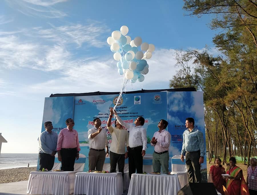 ಮಂಗಳೂರಿನ ತಣ್ಣೀರುಬಾವಿ ಕಡಲತೀರದಲ್ಲಿ ಬಲೂನು ಹಾರಿಸುವ ಮೂಲಕ ವಿಶ್ವ ಪ್ರವಾಸೋದ್ಯಮ ದಿನಾಚರಣೆ ಕಾರ್ಯಕ್ರಮಕ್ಕೆ ಚಾಲನೆ ನೀಡಲಾಯಿತು.