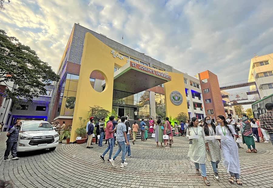 ಶಾಂತಿನಗರದ ಲ್ಯಾಂಗ್‌ಫೋರ್ಡ್‌ ರಸ್ತೆಯಲ್ಲಿರುವ ಸೇಂಟ್ ಜೋಸೆಫ್ಸ್ ವಿಶ್ವವಿದ್ಯಾಲಯದ ಕಟ್ಟಡ – ಪ್ರಜಾವಾಣಿ