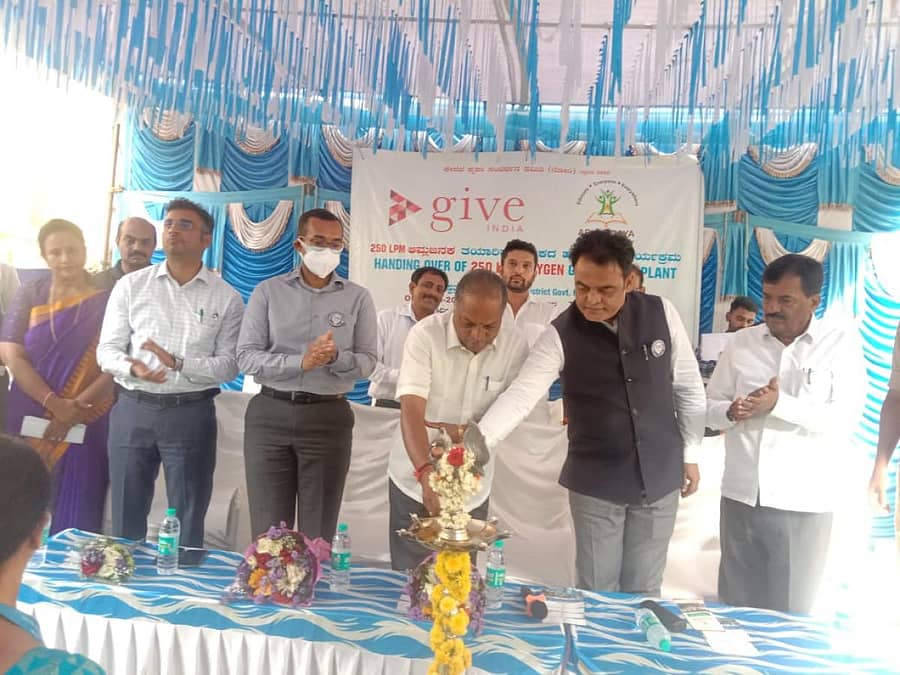 ಕಾರ್ಯಕ್ರಮವನ್ನು ಸಚಿವ ಅಶ್ವತ್ಥನಾರಾಯಣ ಉದ್ಘಾಟಿಸಿದರು. ಪರಿಷತ್ ಸದಸ್ಯ ಅ. ದೇವೇಗೌಡ, ಜಿಲ್ಲಾಧಿಕಾರಿ ಅವಿನಾಶ ಮೆನನ್, ಜಿ.ಪಂ. ಸಿಇಒ ದಿಗ್ವಿಜಯ್ ಬೋಡ್ಕೆ , ತಿಪ್ಪೇಸ್ವಾಮಿ ಹಾಗೂ ಡಾ. ಜಿ.ಎಲ್. ಪದ್ಮಾ ಇದ್ದರು.