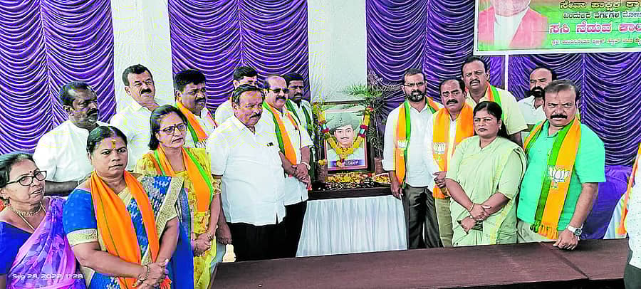 ದೇವನಹಳ್ಳಿ ಪಟ್ಟಣದಲ್ಲಿ ಬಿಜೆಪಿಯಿಂದ ಭಗತ್ ಸಿಂಗ್ ಜನ್ಮ ದಿನ ಆಚರಿಸಲಾಯಿತು