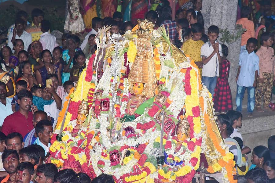 ದೇವಿ ಮೆರವಣಿಗೆ