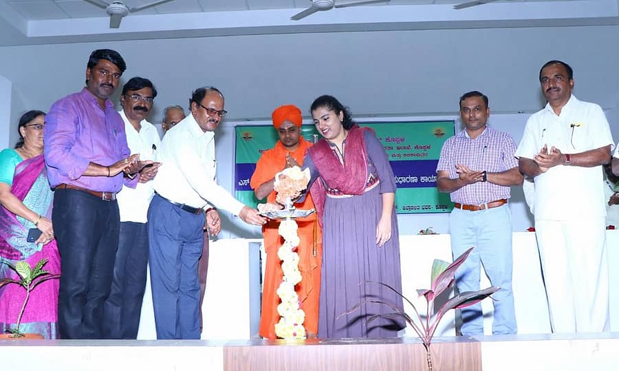 ಕೊಪ್ಪಳದಲ್ಲಿ ಶುಕ್ರವಾರ ನಡೆದ ಶೈಕ್ಷಣಿಕ ಕಾರ್ಯಾಗಾರವನ್ನು ಜಿಲ್ಲಾ ಪಂಚಾಯಿತಿ ಸಿಇಒ ಬಿ.ಫೌಜಿಯಾ ತರುನ್ನುಮ್ ಉದ್ಘಾಟಿಸಿದರು