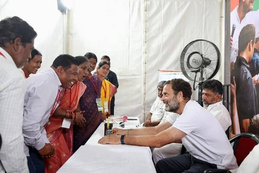 ಬುಡಕಟ್ಟು ಸಮುದಾಯದ ಮುಖಂಡರೊಂದಿಗೆ ರಾಹುಲ್ ಗಾಂಧಿ ಸಂವಾದ ನಡೆಸಿದರು