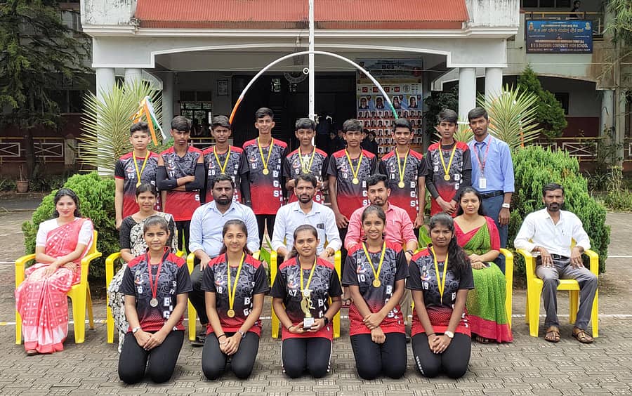 ಚಿಕ್ಕಮಗಳೂರಿನಲ್ಲಿ ನಡೆದ ಜಿಲ್ಲಾ ಮಟ್ಟದ ಪದವಿಪೂರ್ವ ಕಾಲೇಜುಗಳ ಕ್ರೀಡಾಕೂಟದಲ್ಲಿ ಭಾಗವಹಿಸಿದ ಶೃಂಗೇರಿಯ ಬಿ.ಜಿ.ಎಸ್ ವಿಜ್ಞಾನ ಹಾಗೂ ವಾಣಿಜ್ಯ ಪದವಿಪೂರ್ವ ಕಾಲೇಜಿನ ವಿದ್ಯಾರ್ಥಿಗಳು.