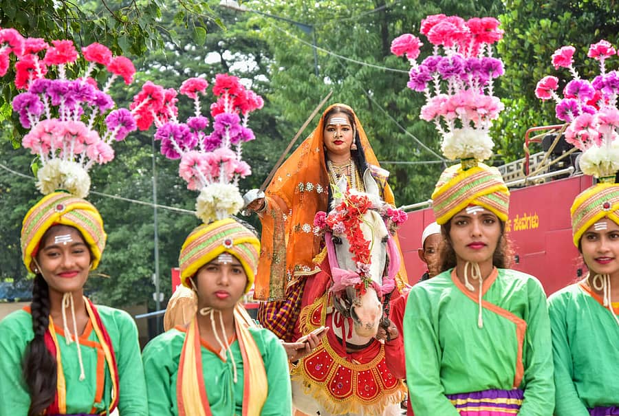ಬೆಳಗಾವಿ ಜಿಲ್ಲಾಡಳಿತ, ಪ್ರವಾಸೋದ್ಯಮ ಇಲಾಖೆ ಹಾಗೂ ಕನ್ನಡ ಮತ್ತು ಸಂಸ್ಕೃತಿ ಇಲಾಖೆ ಜಂಟಿಯಾಗಿ ನಗರದಲ್ಲಿ ಭಾನುವಾರ ಹಮ್ಮಿಕೊಂಡ ‘ಕಿತ್ತೂರು ಚನ್ನಮ್ಮಾಜಿ ವಿಜಯ ಜ್ಯೋತಿ ಯಾತ್ರೆ’