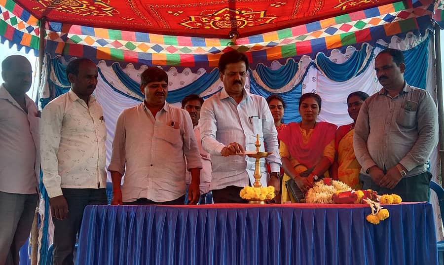 ಕೆರೆಹೂಸಳ್ಳಿ ಗ್ರಾಮದ ಸಿ.ಸಿ. ರಸ್ತೆಗೆ ಭೂಮಿ ಪೂಜೆ ಕಾರ್ಯಕ್ರಮ ನಡೆಯಿತು. ಶಾಸಕ ಡಿ.ಎಸ್.ಸುರೇಶ್ ಉದ್ಘಾಟಿಸಿದರು