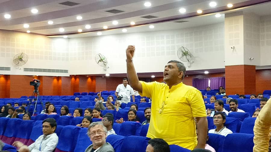 ಸಮ್ಮೇಳನದಲ್ಲಿ ಮೋದಿ ಜಿಂದಾಬಾದ್ ಘೋಷಣೆ ಹಾಕಿದ ರಾಮನಾಥ್ ಭಂಡಾರಕರ್