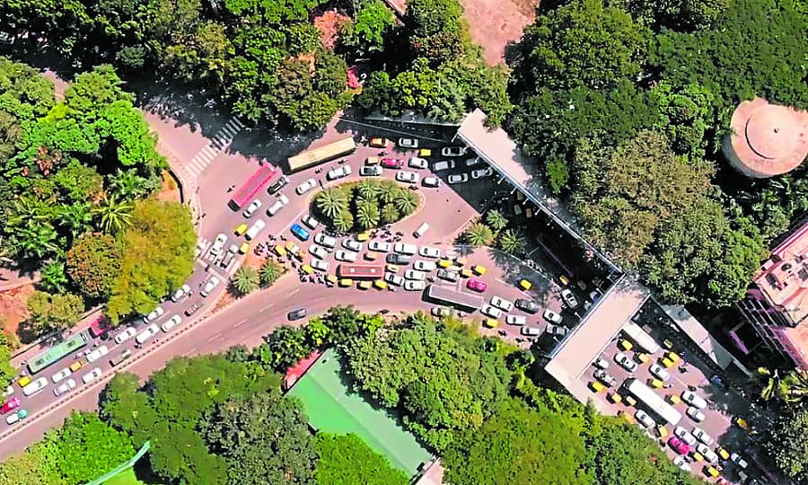 ಹೈಗ್ರೌಂಡ್ಸ್ ವೃತ್ತದ ಬಳಿಯ ಸಂಚಾರ ದಟ್ಟಣೆ