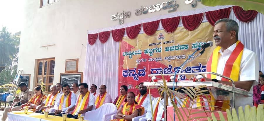 ಶೃಂಗೇರಿ ತಾಲ್ಲೂಕಿನ ಪಟ್ಟಣ ಪಂಚಾಯಿತಿ ಸಭಾಂಗಣದಲ್ಲಿ ಆಯೋಜಿಸಿದ ಕರ್ನಾಟಕ ರಾಜ್ಯೋತ್ಸವ ಕಾರ್ಯಕ್ರಮದಲ್ಲಿ ಮುಖ್ಯಮಂತ್ರಿ ರಾಜಕೀಯ ಕಾರ್ಯದರ್ಶಿ ಡಿ.ಎನ್. ಜೀವರಾಜ್ ಮಾತನಾಡಿದರು.