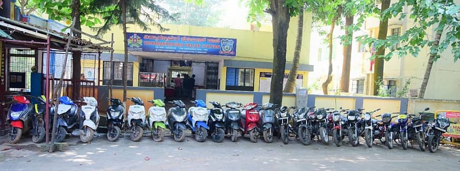 ವಿದ್ಯಾರಣ್ಯಪುರ ಪೊಲೀಸರು ಆರೋಪಿಗಳಿಂದ ಜಪ್ತಿ ಮಾಡಿರುವ ದ್ವಿಚಕ್ರ ವಾಹನಗಳು