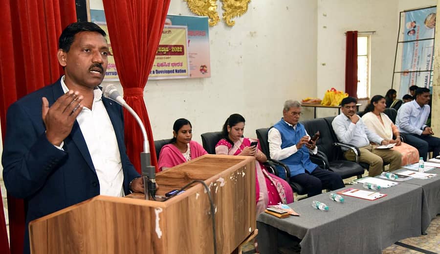 ಶರಣಬಸವ ವಿಶ್ವವಿದ್ಯಾಲಯದಲ್ಲಿ ಆಯೋಜಿಸಿದ್ದ ಜಾಗೃತಿ ಅಭಿಯಾನದಲ್ಲಿ ಲೋಕಾಯುಕ್ತ ಎಸ್ಪಿ ಎ.ಆರ್. ಕರ್ನೂಲ್ ಮಾತನಾಡಿದರು