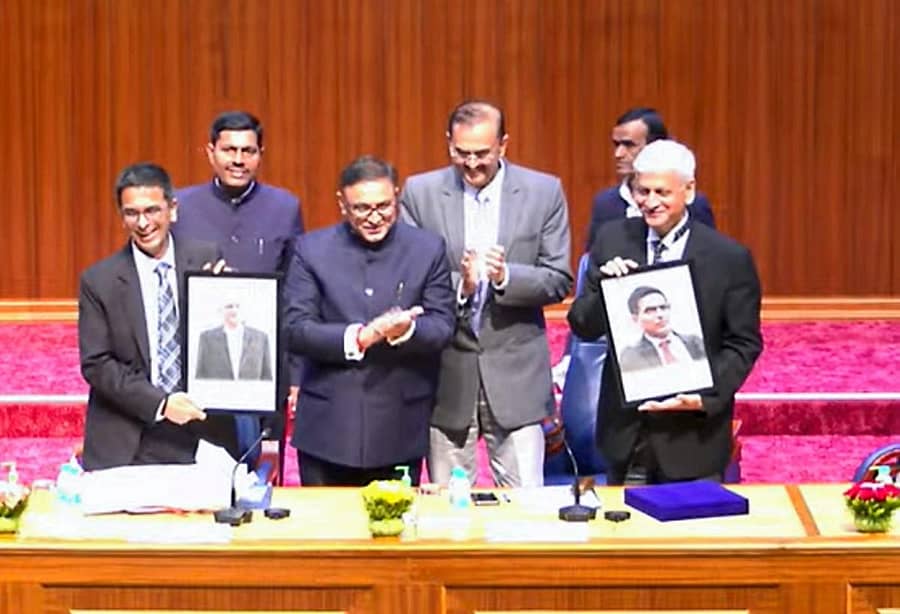 ವಕೀಲರ ಸಂಘ ಆಯೋಜಿಸಿದ್ದ ಬೀಳ್ಕೊಡುಗೆ ಕಾರ್ಯಕ್ರಮದಲ್ಲಿ ಯು.ಯು.ಲಲಿತ್ (ಬಲ ತುದಿ) ಅವರನ್ನು ಅಭಿನಂದಿಸಲಾಯಿತು. ನಿಯೋಜಿತ ಮುಖ್ಯ ನ್ಯಾಯಮೂರ್ತಿ ಡಿ.ವೈ.ಚಂದ್ರಚೂಡ್ ಹಾಗೂ ಇತರರು ಇದ್ದರು–ಪಿಟಿಐ ಚಿತ್ರ