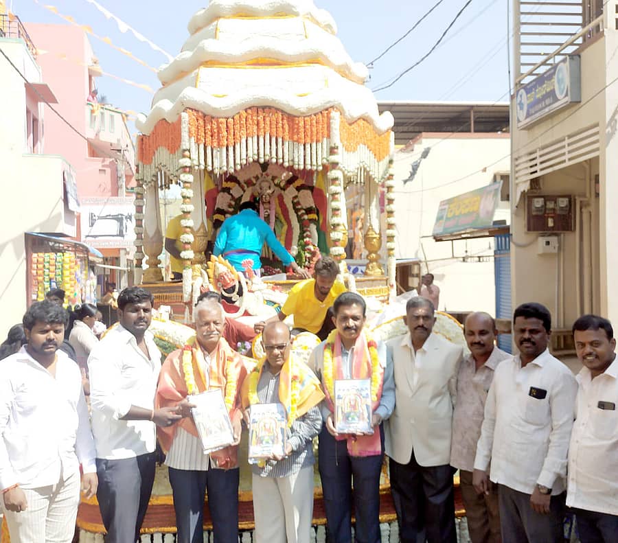 ಹೊಸಕೋಟೆಯ ವಹ್ನಿಕುಲ ಕ್ಷತ್ರಿಯ ಯುವ ವೇದಿಕೆ ಹಾಗೂ ಶ್ರೀಆದಿಶಕ್ತಿ ಅಣ್ಣಮ್ಮ ದೇವಿ ಕ್ರೀಡಾ ಮತ್ತು ಸಾಂಸ್ಕೃತಿಕ ಸಮಿತಿಯಿಂದ ಅಣ್ಣಮ್ಮ ದೇವಿ ಉತ್ಸವ ನಡೆಯಿತು