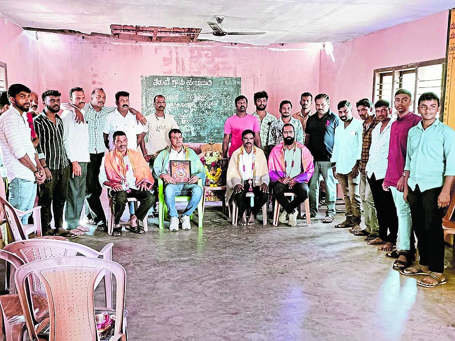 ಕೊಟ್ಟಿಗೆಹಾರ ಪ್ರೆಂಡ್ಸ್ ಆಟೊ ಸಂಘದ ಅಧ್ಯಕ್ಷರಾಗಿ ಮಹೇಶ್ ಬಿನ್ನಡಿ ಅವರನ್ನು ಆಯ್ಕೆ ಮಾಡಲಾಯಿತು. ಆಟೊ ಸಂಘದ ಪದಾಧಿಕಾರಿಗಳನ್ನು ಶಾಲು ಹೊದಿಸಿ ಸನ್ಮಾನಿಸಲಾಯಿತು.