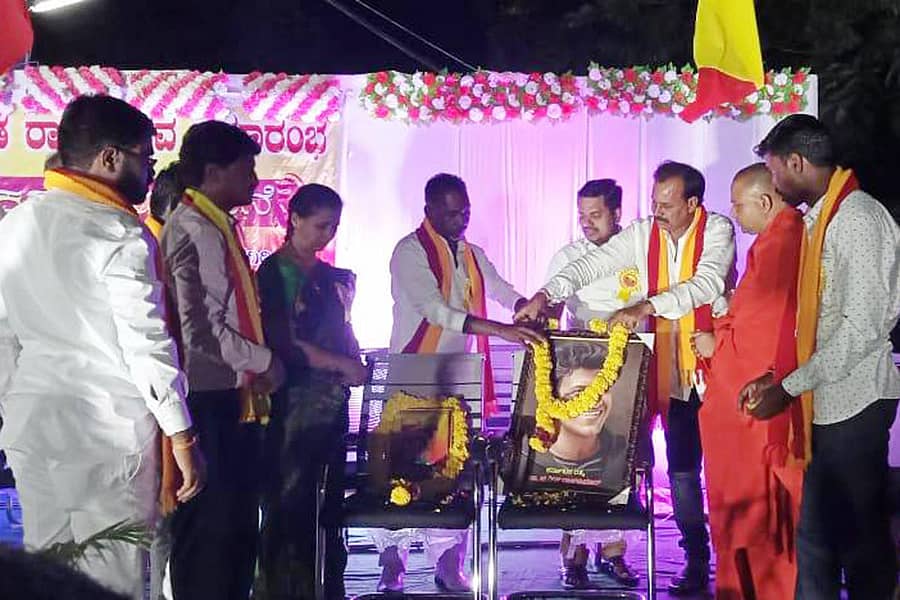 ಗುರುಮಠಕಲ್ ಪಟ್ಟಣದ ಸರ್ಕಾರಿ ಬಾಲಕರ ಪದವಿ ಪೂರ್ವ ಕಾಲೇಜಿನ ಮೈದಾನದಲ್ಲಿ ಕರುನಾಡು ಸೇನೆ ವತಿಯಿಂದ ಕರ್ನಾಟಕ ರಾಜ್ಯೋತ್ಸವ ಕಾರ್ಯಕ್ರಮ ಜರುಗಿತು