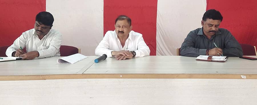 ಜಗಳೂರಿನಲ್ಲಿ ಶಾಸಕ ಎಸ್.ವಿ. ರಾಮಚಂದ್ರ ನೇತೃತ್ವದಲ್ಲಿ ‘ಜನಸಂಕಲ್ಪ ಯಾತ್ರೆ’ಯ ಪೂರ್ವಭಾವಿ ಸಭೆ ನಡೆಯಿತು.