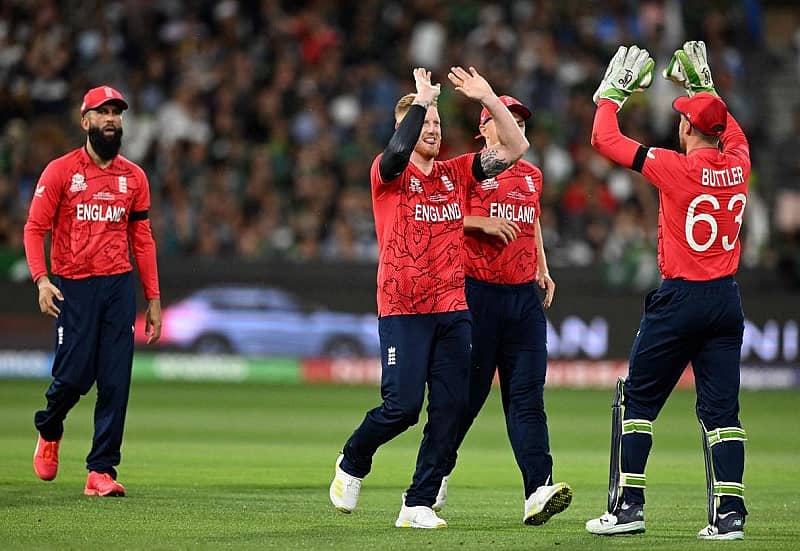 ಇಂಗ್ಲೆಂಡ್ ಆಟಗಾರರ ಸಂಭ್ರಮ