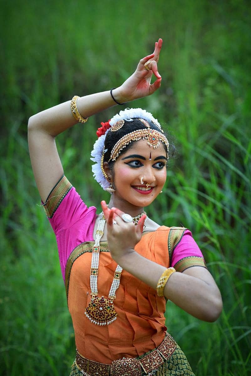 ಭರತನಾಟ್ಯ ಭಂಗಿಯಲ್ಲಿ ಎಂ.ವಿ.ಶ್ರೇಯಾ