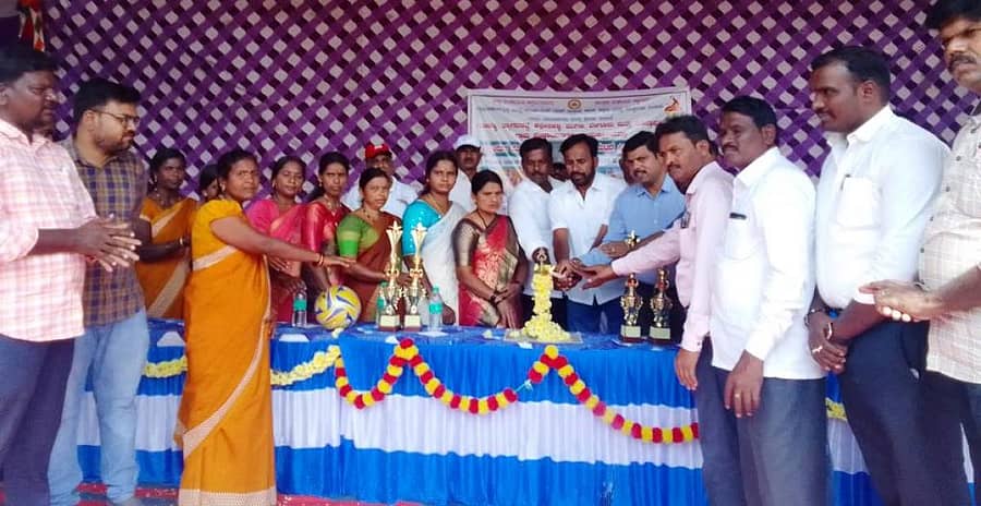 ಅಜ್ಜಂಪುರ ತಾಲ್ಲೂಕಿನ ಗಡೀಹಳ್ಳಿ ಗ್ರಾಮದಲ್ಲಿ ಗಡೀಹಳ್ಳಿ ಕ್ಲಸ್ಟರ್ ಮಟ್ಟದ ಕ್ರೀಡಾಕೂಟ ನಡೆಯಿತು