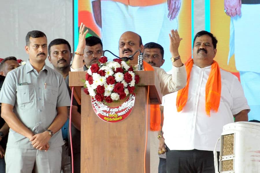 ಕಡೂರಿನಲ್ಲಿ ಬಿಜೆಪಿ ಜನಸಂಕಲ್ಪ ಯಾತ್ರೆಯಲ್ಲಿ ಪಾಲ್ಗೊಂಡಿದ್ದ ಜನಸ್ತೋಮ. ಪಕ್ಷದ ಹೆಚ್ಚಿನ ಕಾರ್ಯಕರ್ತರು ಶಾಲು ಹಾಕಿ ಕುಳಿತ್ತಿ್ದ್ದರು