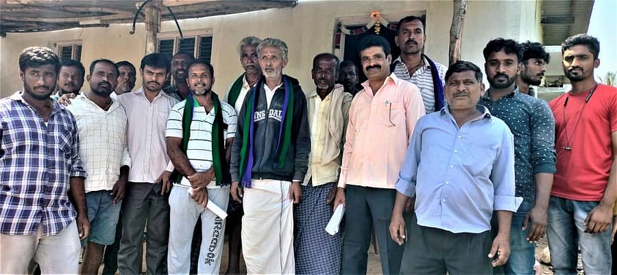 ಕನಕಪುರದ ತಾಮಸಂದ್ರ ಸರ್ಕಲ್ ಬಳಿಯ ಸರ್ವೆ ನಂ. 231ರಲ್ಲಿ ರಸ್ತೆ ನಿರ್ಮಾಣಕ್ಕೆ ರೈತರು ಒತ್ತಾಯಿಸಿದರು