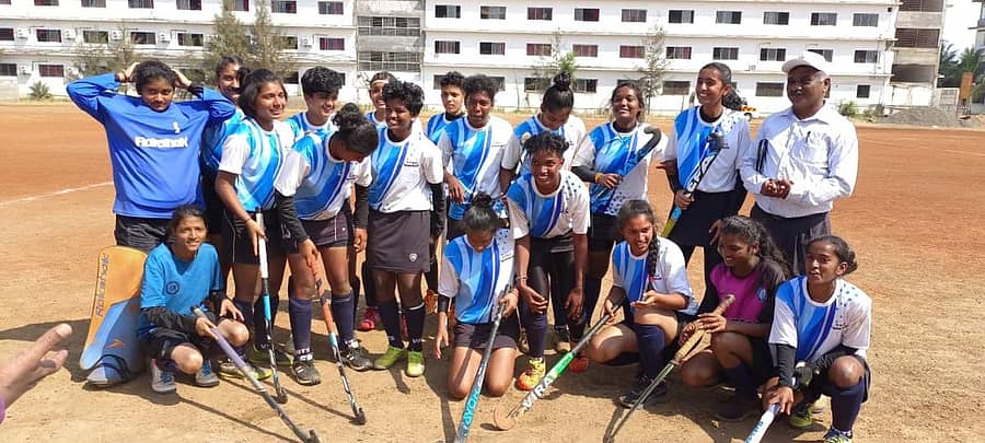 ಕಲಬುರಗಿಯಲ್ಲಿ ನಡೆದ ರಾಜ್ಯಮಟ್ಟದ ಪದವಿ ಪೂರ್ವ ಕಾಲೇಜುಗಳ ಬಾಲಕಿಯರ ಹಾಕಿ ಪಂದ್ಯಾವಳಿಯಲ್ಲಿ ಚಾಂಪಿಯನ್ನರಾಗಿ ಹೊರಹೊಮ್ಮಿದ ಕೊಡಗು ಬಾಲಕಿಯರ ತಂಡದ ಆಟಗಾರರು ಸಂಭ್ರಮಿಸಿದ ಕ್ಷಣ