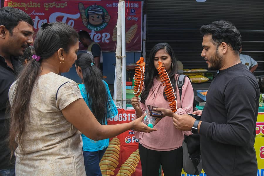 ಕಡಲೆಕಾಯಿ ಪರಿಷೆಯಲ್ಲಿ ಆಲೂ ಟ್ವಿಸ್ಟರ್‌ ಸವಿ