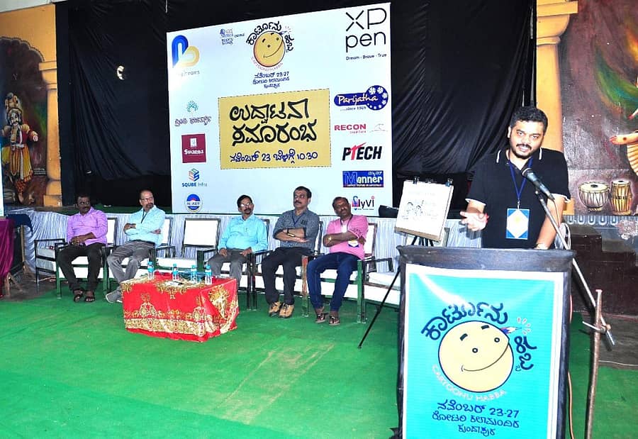 ಕುಂದಾಪುರದ ಸರ್ಕಾರಿ ಪದವಿ ಪೂರ್ವ ಕಾಲೇಜಿನಲ್ಲಿ ಆಯೋಜಿಸಿದ್ದ ಕಾರ್ಟೂನ್ ಹಬ್ಬದಲ್ಲಿ ಚಲನಚಿತ್ರ ನಿರ್ಮಾಪಕ ಕಾರ್ತಿಕ್ ಗೌಡ ಮಾತನಾಡಿದರು