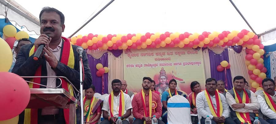 ಚಿಂತಾಮಣಿ ತಾಲ್ಲೂಕಿನ ಕೈವಾರದಲ್ಲಿ ಆಯೋಜಿಸಿದ್ದ ಕನ್ನಡ ರಾಜ್ಯೋತ್ಸವ ಕಾರ್ಯಕ್ರಮದಲ್ಲಿ ಜಿಲ್ಲಾಧಿಕಾರಿ ಎನ್.ಎಂ. ನಾಗರಾಜ್ ಮಾತನಾಡಿದರು