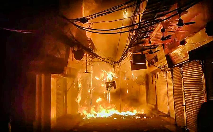 ದೆಹಲಿಯ ಚಾಂದ್ನಿ ಚೌಕ್ ಹೋಲ್ಸೇಲ್ ಮಾರ್ಕೆಟ್ನಲ್ಲಿ ಅಗ್ನಿ ಅವಘಡ