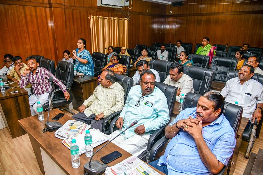 ಕೊಪ್ಪಳದಲ್ಲಿ ಶುಕ್ರವಾರ ನಡೆದ ನಗರಸಭೆ ವಿಶೇಷ ಸಾಮಾನ್ಯ ಸಭೆಯಲ್ಲಿ ಐದನೇ ವಾರ್ಡ್ ಸದಸ್ಯೆ ವಿದ್ಯಾ ಹೆಸರೂರ ಮಾತನಾಡಿದರು