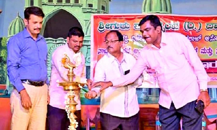 ಹಾವೇರಿಯ ಹೆಗ್ಗೇರಿ ರಸ್ತೆಯಲ್ಲಿನ ಕೆ.ಬಿ.ಆರ್. ರಂಗಮಂದಿರದಲ್ಲಿ ಶನಿವಾರ ‘ಸಾಂಸ್ಕೃತಿಕ ಸಂಭ್ರಮ’ ಕಾರ್ಯಕ್ರಮದ ಉದ್ಘಾಟನೆ ನೆರವೇರಿತು 