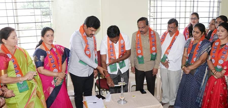 ಶಿಕಾರಿಪುರದ ಬಿಜೆಪಿ ಕಚೇರಿಯಲ್ಲಿ ಶನಿವಾರ ನಡೆದ ಬಿಜೆಪಿ ಮಹಿಳಾ ಮೋರ್ಚಾ ಕಾರ್ಯಕಾರಿಣಿಯನ್ನು ಸಂಸದ ಬಿ.ವೈ. ರಾಘವೇಂದ್ರ ಉದ್ಘಾಟಿಸಿದರು.