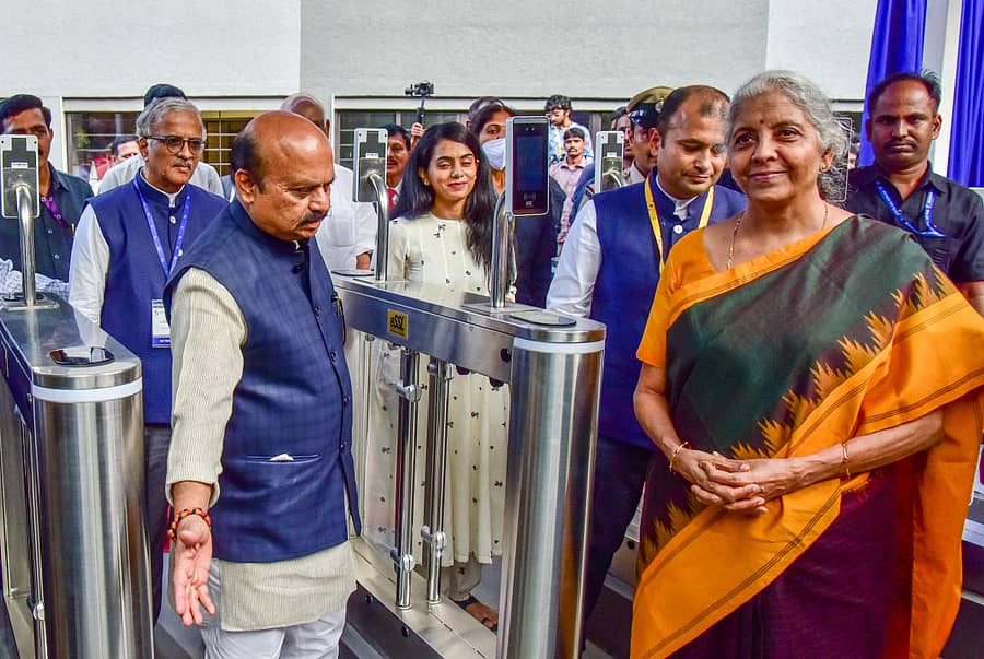 ಏಟ್ರಿಯಾ ವಿಶ್ವವಿದ್ಯಾಲಯದ ಕ್ಯಾಂಪಸ್ ಅನ್ನು ಮುಖ್ಯಮಂತ್ರಿ ಬಸವರಾಜ ಬೊಮ್ಮಾಯಿ ಶನಿವಾರ ಉದ್ಘಾಟಿಸಿದರು. ಕೇಂದ್ರ ಹಣಕಾಸು ಸಚಿವೆ ನಿರ್ಮಲಾ ಸೀತಾರಾಮನ್, ಏಟ್ರಿಯಾ ಗುಂಪಿನ ಅಧ್ಯಕ್ಷ ಸಿ.ಎಸ್. ಸುಂದರ್ ರಾಜು ಇದ್ದರು.