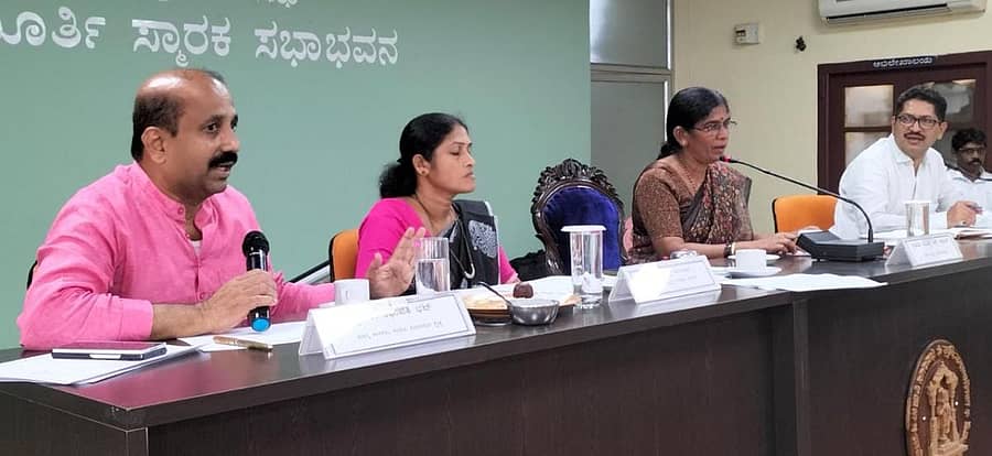 ಉಡುಪಿ ನಗರಸಭೆಯ ಸತ್ಯಮೂರ್ತಿ ಸ್ಮಾರಕ ಸಭಾಭವನದಲ್ಲಿ ಸೋಮವಾರ ನಗರಸಭೆ ಸಾಮಾನ್ಯ ಸಭೆ ನಡೆಯಿತು.