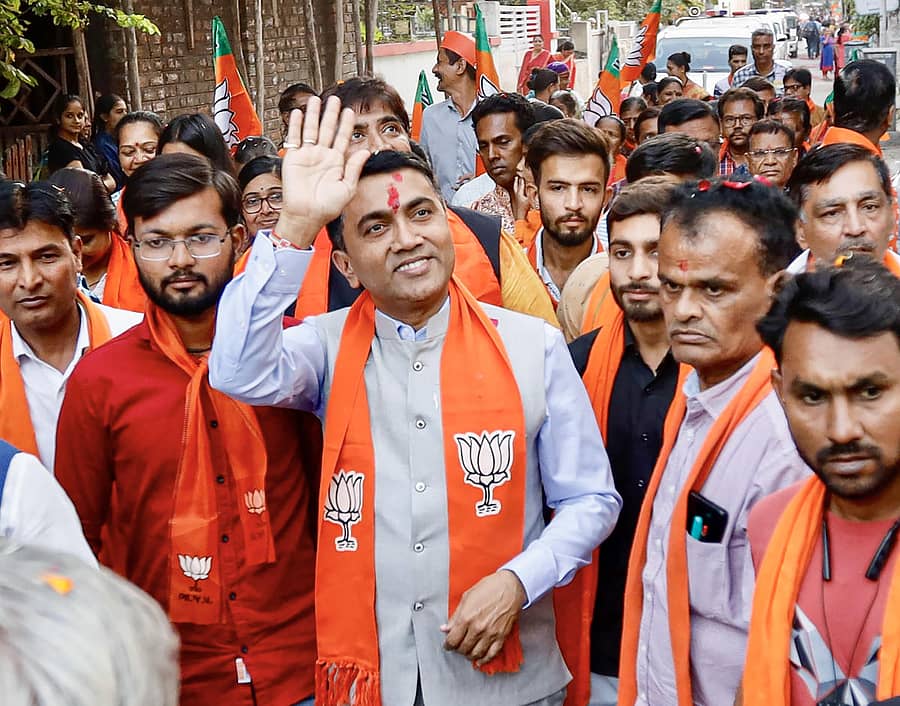 ಗೋವಾ ಮುಖ್ಯಮಂತ್ರಿ ಪ್ರಮೋದ್ ಸಾವಂತ್ ಅವರು ಬಿಜೆಪಿ ಪರವಾಗಿ ಅಹಮದಾಬಾದ್ನಲ್ಲಿ ಮಂಗಳವಾರ ಮನೆ ಮನೆ ಪ್ರಚಾರ ನಡೆಸಿದರು ಪಿಟಿಐ ಚಿತ್ರ