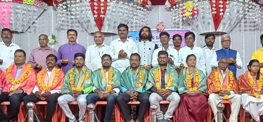 ಔರಾದ್ ತಾಲ್ಲೂಕಿನ ಸಂತಪುರದಲ್ಲಿ ನಡೆದ ಸಂವಿಧಾನ ಅಂಗೀಕಾರ ದಿನ‌ ಕಾರ್ಯಕ್ರಮದಲ್ಲಿ ವಿವಿಧ ಕ್ಷೇತ್ರಗಳ ಸಾಧಕರನ್ನು ಗೌರವಿಸಲಾಯಿತು